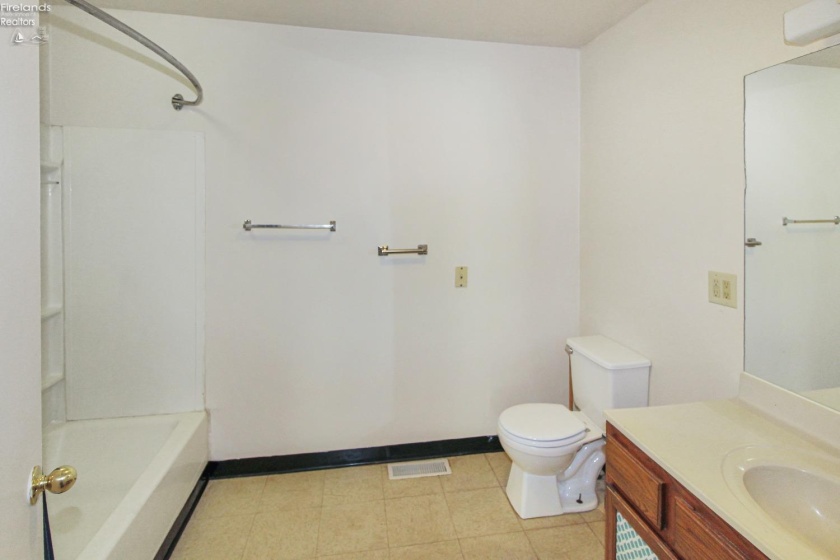 424 Short Street, Port Clinton, 43452, 3 Bedrooms Bedrooms, ,2 BathroomsBathrooms,Residential,For Sale,Short,20251044
