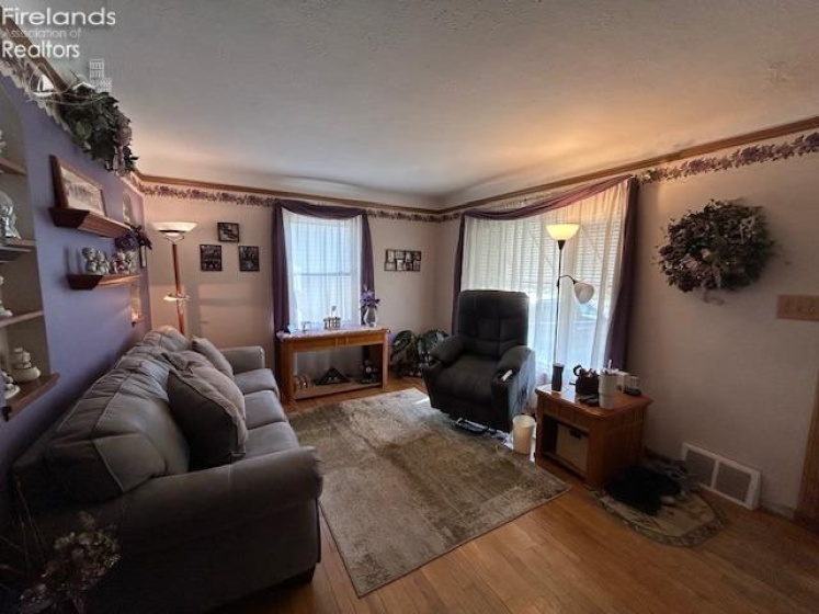 29013 Norman Avenue, Other, 44092, 4 Bedrooms Bedrooms, ,2 BathroomsBathrooms,Residential,For Sale,Norman,20251034