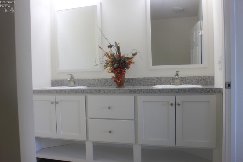 303 Caleb Drive, Fremont, 43420, 3 Bedrooms Bedrooms, ,2 BathroomsBathrooms,Residential,For Sale,Caleb,20251047