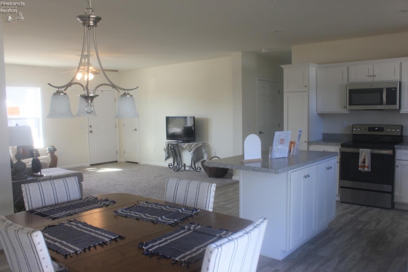 303 Caleb Drive, Fremont, 43420, 3 Bedrooms Bedrooms, ,2 BathroomsBathrooms,Residential,For Sale,Caleb,20251047
