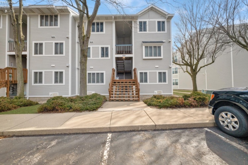 220 Lakeshore Drive, Port Clinton, 43452, 1 Bedroom Bedrooms, ,1 BathroomBathrooms,Residential,For Sale,Lakeshore,20250955