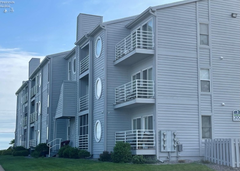 304 Clinton Reef Drive, Port Clinton, 43452, 2 Bedrooms Bedrooms, ,2 BathroomsBathrooms,Residential,For Sale,Clinton Reef,20251052