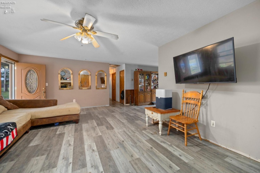 18806 Gifford Road, Wellington, 44090, 4 Bedrooms Bedrooms, ,2 BathroomsBathrooms,Residential,For Sale,Gifford,20251106
