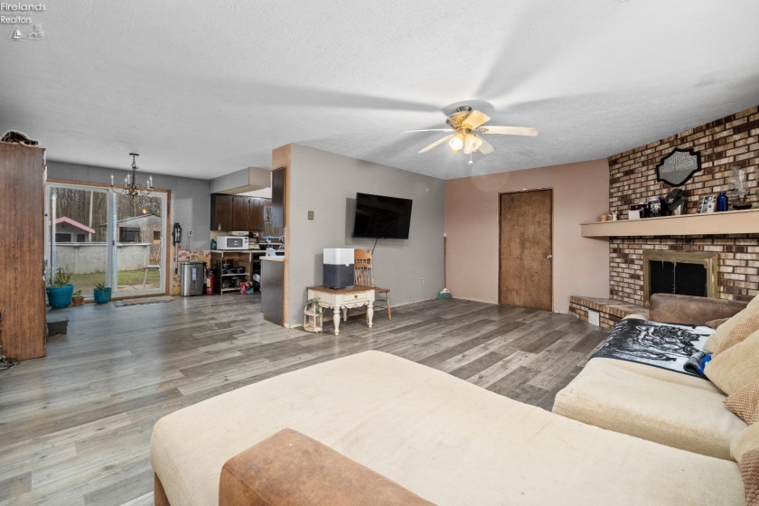 18806 Gifford Road, Wellington, 44090, 4 Bedrooms Bedrooms, ,2 BathroomsBathrooms,Residential,For Sale,Gifford,20251106