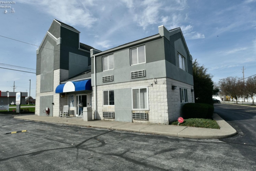 2039 Harbor Road, Port Clinton, 43452, ,Commercial,For Sale,Harbor,20251188