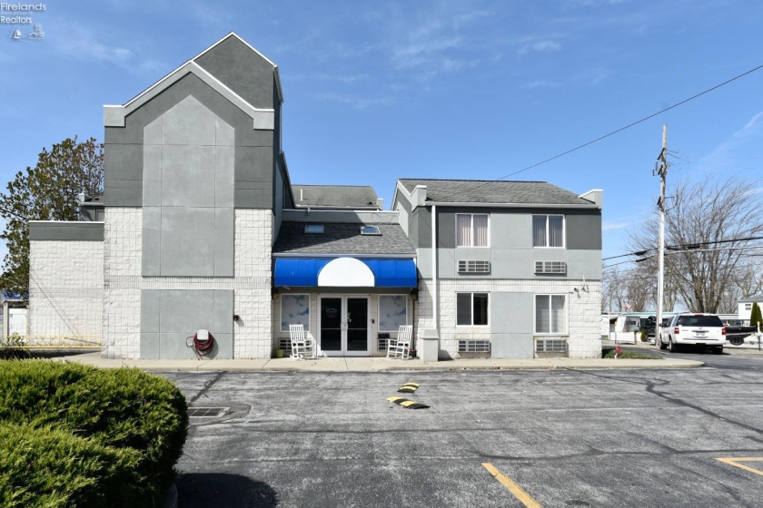 2039 Harbor Road, Port Clinton, 43452, ,Commercial,For Sale,Harbor,20251188