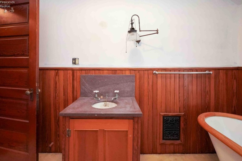 230 Main Street, Clyde, 43410, 4 Bedrooms Bedrooms, ,5 BathroomsBathrooms,Residential,For Sale,Main,20251276