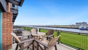 401 Shoreline, Sandusky, 44870, 2 Bedrooms Bedrooms, ,2 BathroomsBathrooms,Residential,For Sale,Shoreline,20251370