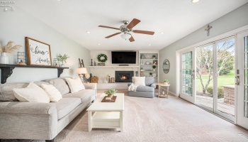 Family room/ sliding door to back patio