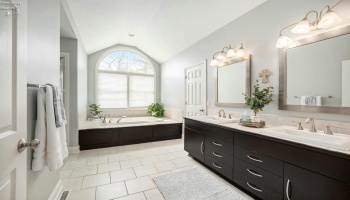 owner suite bathroom