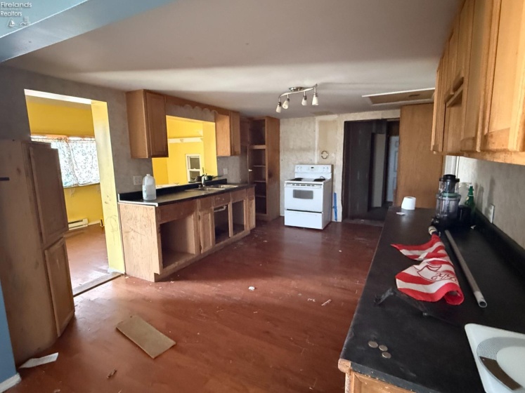 11725 Pemberville Road, Bradner, 43606, 6 Bedrooms Bedrooms, ,2 BathroomsBathrooms,Residential,For Sale,Pemberville,20251376
