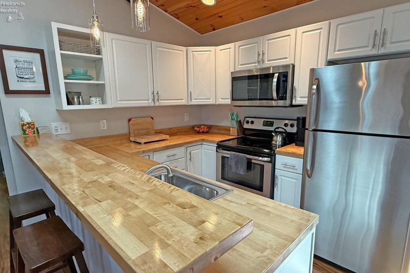 205 Lower Cliff, Kelleys Island, 43438, 4 Bedrooms Bedrooms, ,2 BathroomsBathrooms,Residential,For Sale,Lower Cliff,20251298