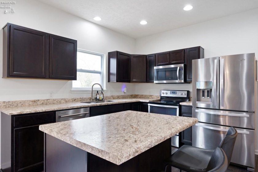 5555 Bay Pointe Circle, Port Clinton, 43452, 4 Bedrooms Bedrooms, ,3 BathroomsBathrooms,Residential,For Sale,Bay Pointe,20251371