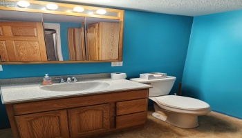 Full bathroom. Full bathroom.