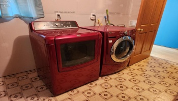 Laundry/utility room, the washer and dryer stay. Laundry/utility room, the washer and dryer stay.