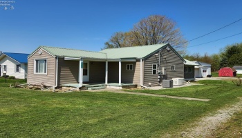 Immediate possession, great metal roof. Immediate possession, great metal roof.