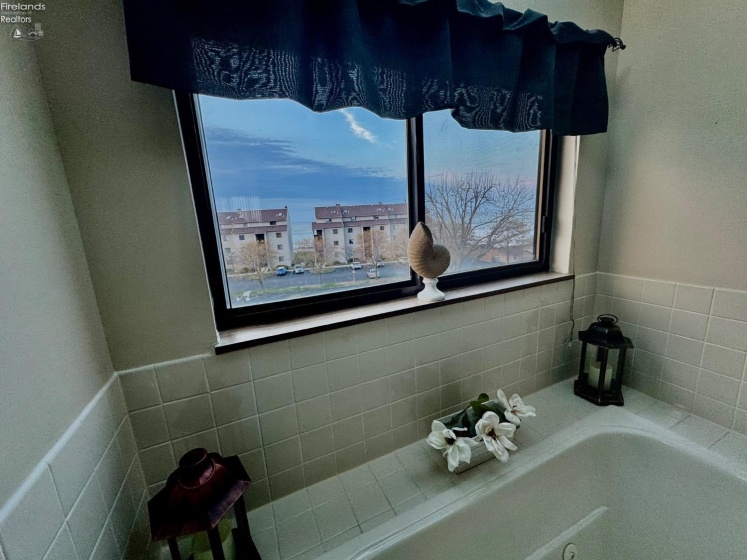 509 Lakeshore Drive, Port Clinton, 43452, 2 Bedrooms Bedrooms, ,2 BathroomsBathrooms,Residential,For Sale,Lakeshore,20251497