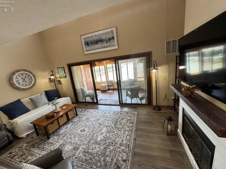 509 Lakeshore Drive, Port Clinton, 43452, 2 Bedrooms Bedrooms, ,2 BathroomsBathrooms,Residential,For Sale,Lakeshore,20251497