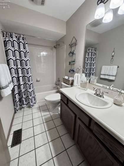 509 Lakeshore Drive, Port Clinton, 43452, 2 Bedrooms Bedrooms, ,2 BathroomsBathrooms,Residential,For Sale,Lakeshore,20251497