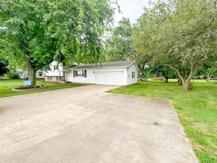 557 Maple Street, Clyde, 43410, 4 Bedrooms Bedrooms, ,2 BathroomsBathrooms,Residential,For Sale,Maple,20251436