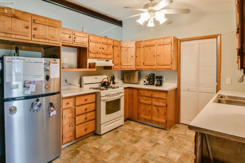 1371 Hollyview Drive, Vermilion, 44089, 3 Bedrooms Bedrooms, ,1 BathroomBathrooms,Residential,For Sale,Hollyview,20251432