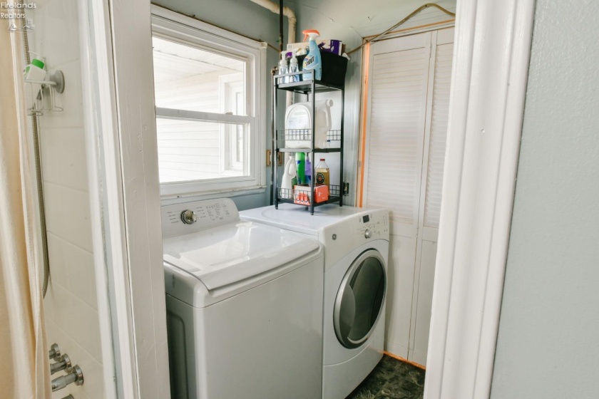 1371 Hollyview Drive, Vermilion, 44089, 3 Bedrooms Bedrooms, ,1 BathroomBathrooms,Residential,For Sale,Hollyview,20251432