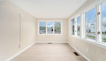 Front Sunroom/Office