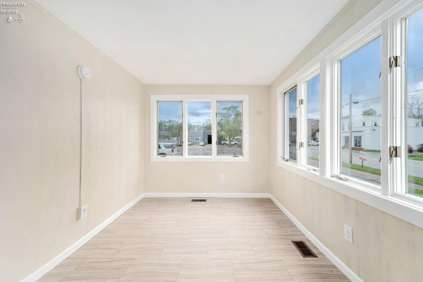 Front Sunroom/Office