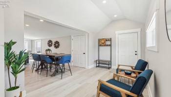 Entry/Foyer Entry/Foyer