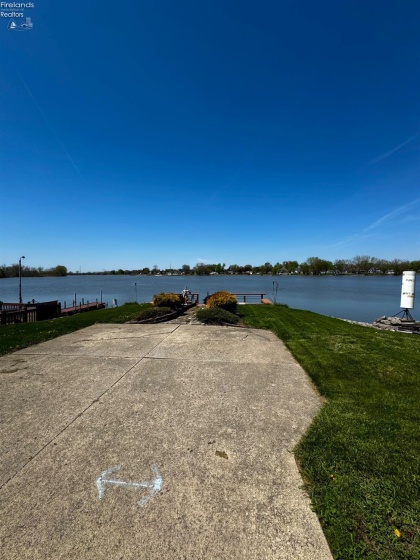 5106 Ottawa River Road, Toledo, 43611, 2 Bedrooms Bedrooms, ,2 BathroomsBathrooms,Residential,For Sale,Ottawa River Road,20251507
