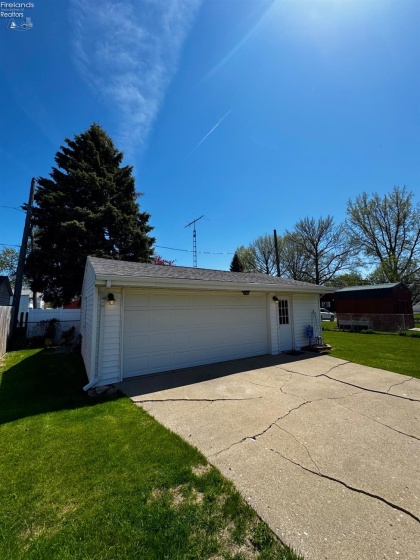 5106 Ottawa River Road, Toledo, 43611, 2 Bedrooms Bedrooms, ,2 BathroomsBathrooms,Residential,For Sale,Ottawa River Road,20251507