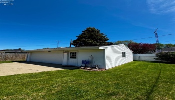 5106 Ottawa River Road, Toledo, 43611, 2 Bedrooms Bedrooms, ,2 BathroomsBathrooms,Residential,For Sale,Ottawa River Road,20251507