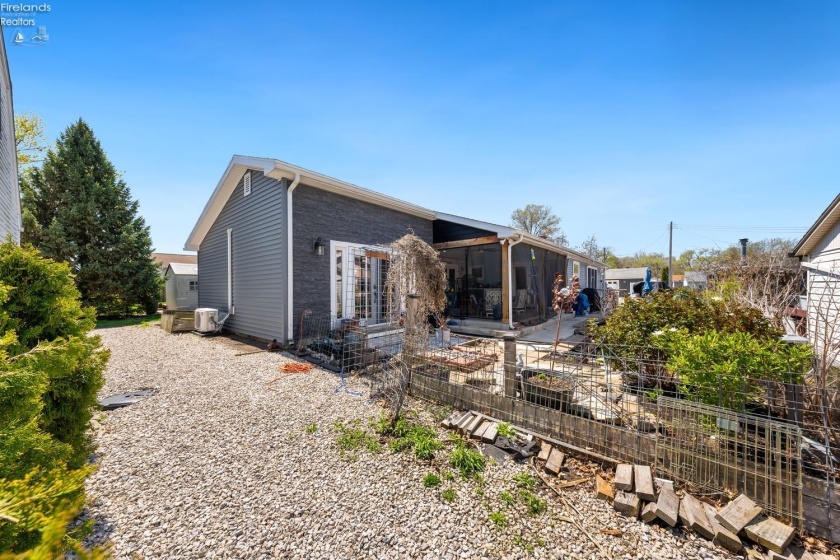 321 Paul Street, Marblehead, 43440, ,2 BathroomsBathrooms,Residential,For Sale,Paul,20251511