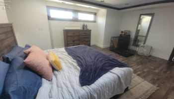 Owners\' Bedroom with private bath and walk in closet Owners\' Bedroom with private bath and walk in closet