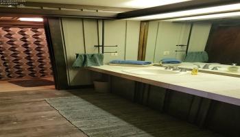 Downstairs full bath shared by 2 bedrooms Downstairs full bath shared by 2 bedrooms