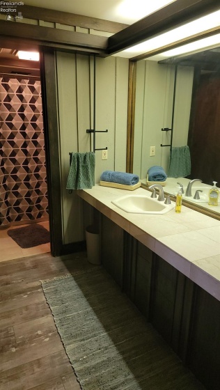 Downstairs full bath shared by 2 bedrooms