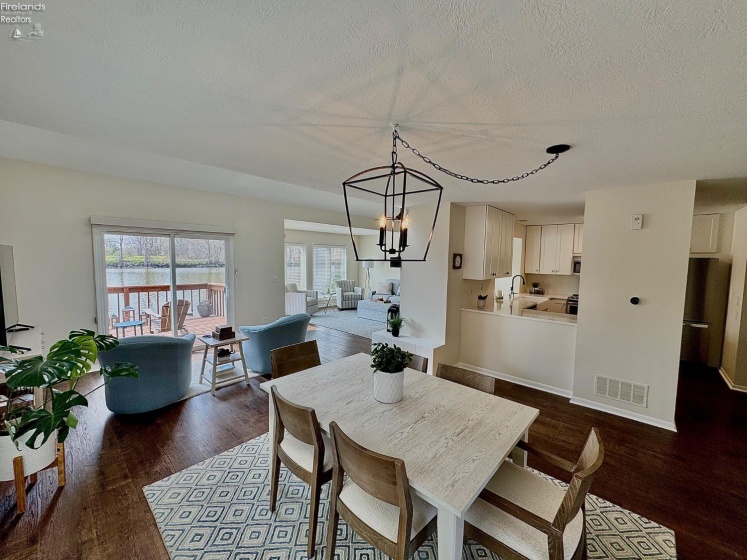 100 Harbors End Drive, Port Clinton, 43452, 2 Bedrooms Bedrooms, ,2 BathroomsBathrooms,Residential,For Sale,Harbors End,20251377