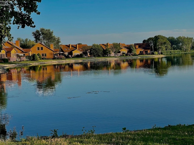 100 Harbors End Drive, Port Clinton, 43452, 2 Bedrooms Bedrooms, ,2 BathroomsBathrooms,Residential,For Sale,Harbors End,20251377