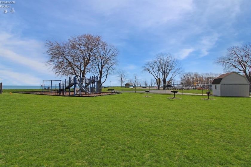 206 Lakeshore Drive, Port Clinton, 43452, 1 Bedroom Bedrooms, ,1 BathroomBathrooms,Residential,For Sale,Lakeshore,20251294