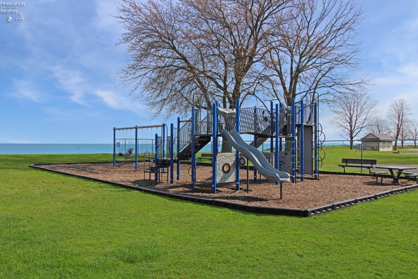 206 Lakeshore Drive, Port Clinton, 43452, 1 Bedroom Bedrooms, ,1 BathroomBathrooms,Residential,For Sale,Lakeshore,20251294