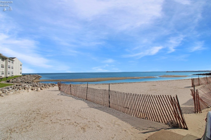 206 Lakeshore Drive, Port Clinton, 43452, 1 Bedroom Bedrooms, ,1 BathroomBathrooms,Residential,For Sale,Lakeshore,20251294