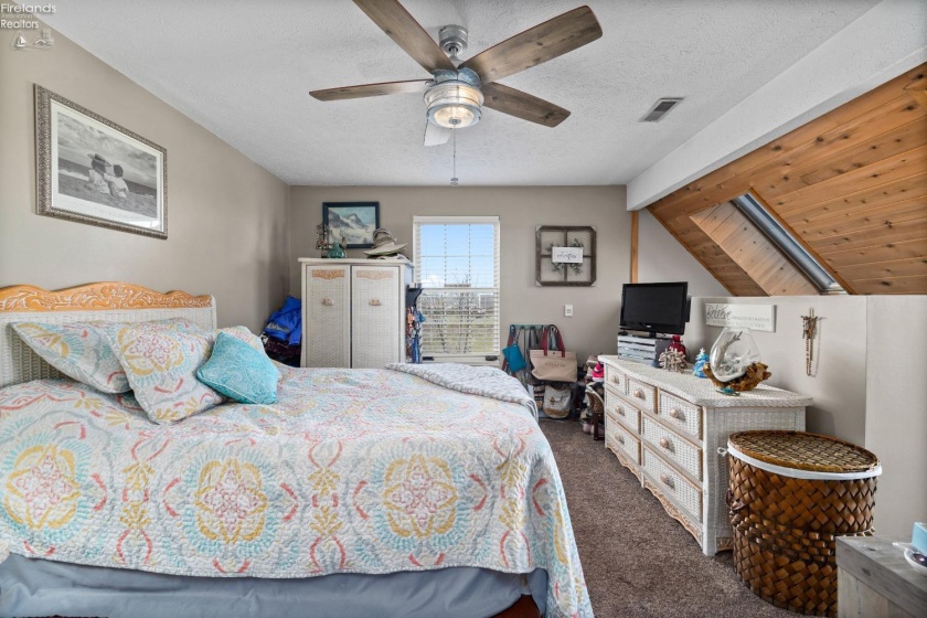 87 Schooner Point Drive, Port Clinton, 43452, 2 Bedrooms Bedrooms, ,2 BathroomsBathrooms,Residential,For Sale,Schooner Point,20251408