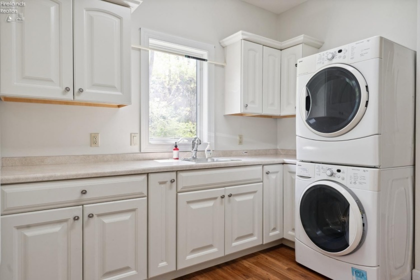 3580 Oak Lake Drive, Port Clinton, 43452, 3 Bedrooms Bedrooms, ,3 BathroomsBathrooms,Residential,For Sale,Oak Lake,20251392