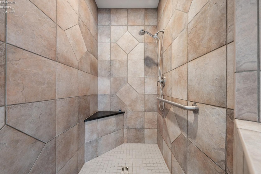 3580 Oak Lake Drive, Port Clinton, 43452, 3 Bedrooms Bedrooms, ,3 BathroomsBathrooms,Residential,For Sale,Oak Lake,20251392