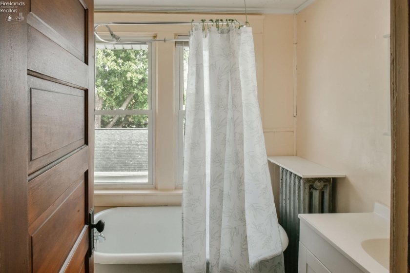 123 Hayes Avenue, Port Clinton, 43452, 3 Bedrooms Bedrooms, ,1 BathroomBathrooms,Residential,For Sale,Hayes,20251336