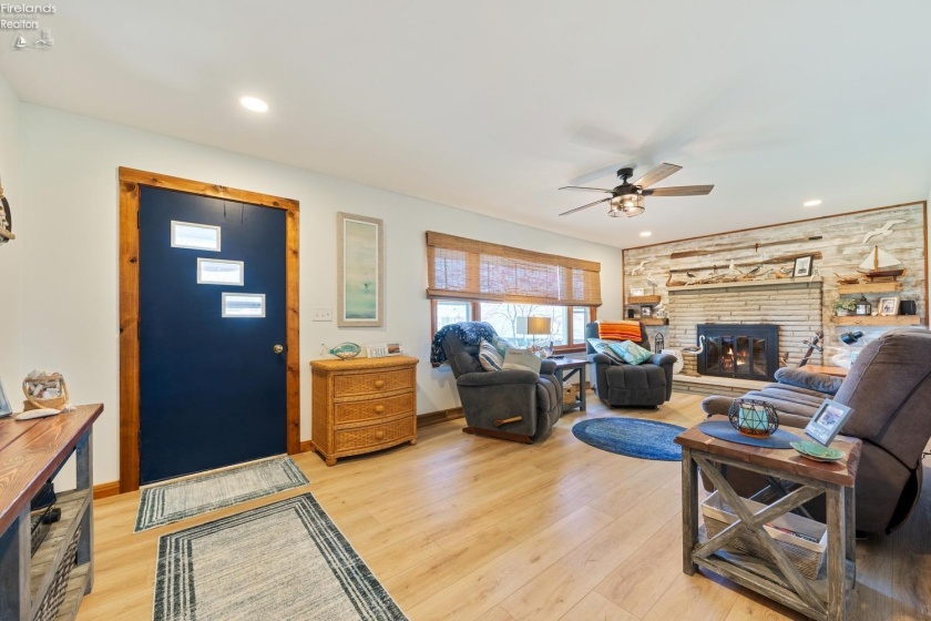 5516 Foxhaven Drive, Port Clinton, 43452, 2 Bedrooms Bedrooms, ,2 BathroomsBathrooms,Residential,For Sale,Foxhaven,20251504