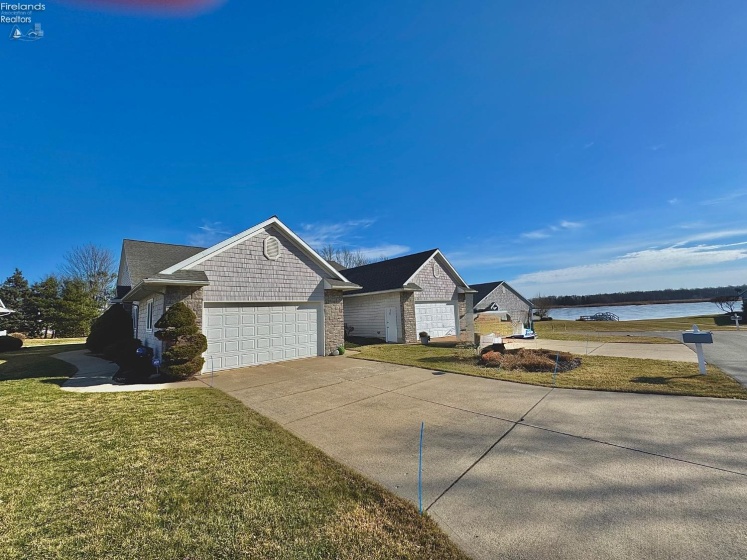 687 Hidden Harbor Drive, Port Clinton, 43452, 3 Bedrooms Bedrooms, ,2 BathroomsBathrooms,Residential,For Sale,Hidden Harbor,20251498