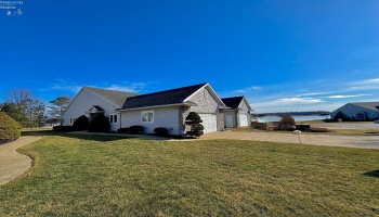 687 Hidden Harbor Drive, Port Clinton, 43452, 3 Bedrooms Bedrooms, ,2 BathroomsBathrooms,Residential,For Sale,Hidden Harbor,20251498