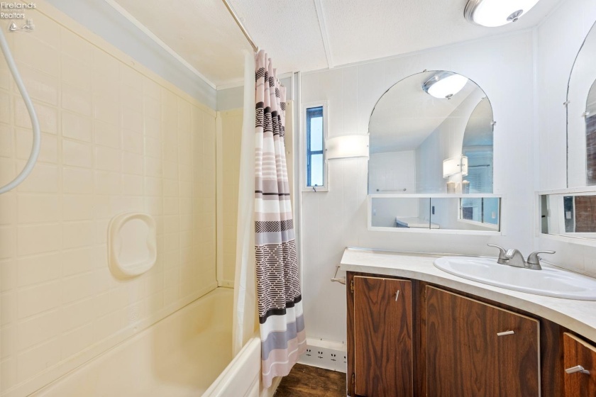 8175 Northshore Boulevard, Marblehead, 43440, 2 Bedrooms Bedrooms, ,2 BathroomsBathrooms,Residential,For Sale,Northshore,20251543