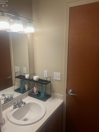 401 Shoreline Drive, Sandusky, 44870, 2 Bedrooms Bedrooms, ,2 BathroomsBathrooms,Residential,For Sale,Shoreline,20251553